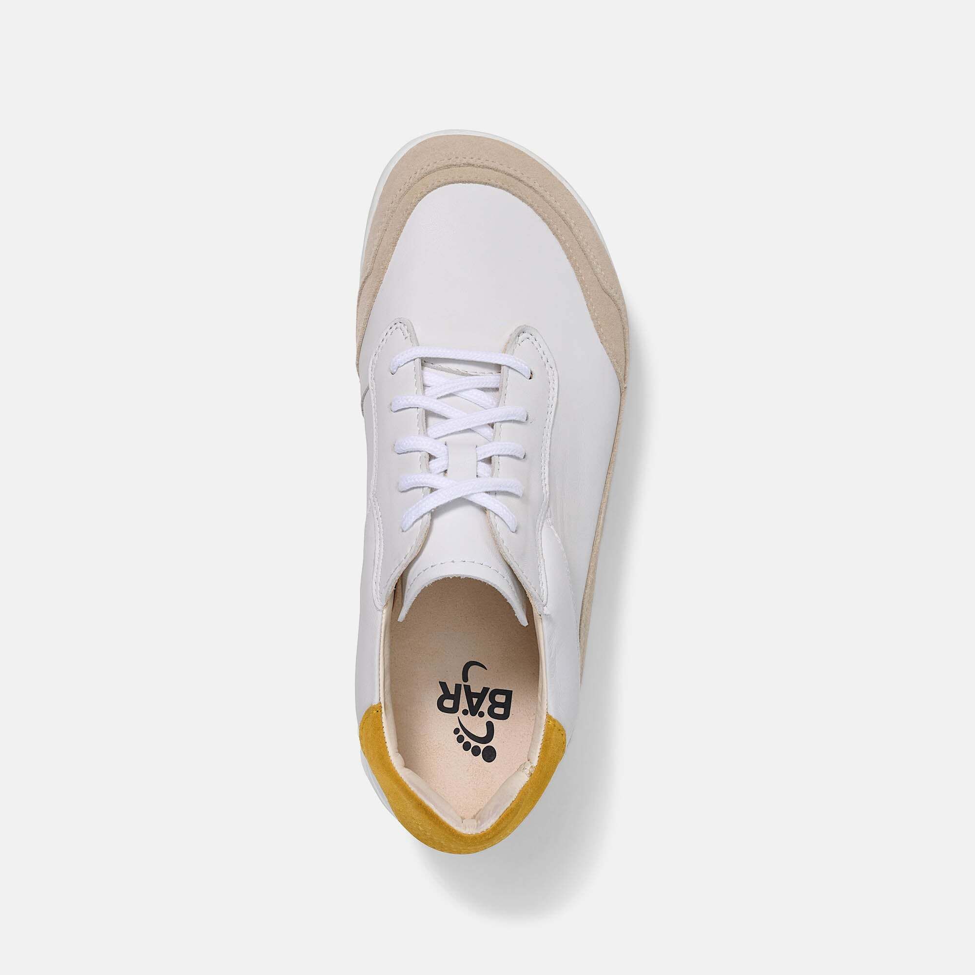 Damen-Schnürschuh von oben mit weißer Schnürung und gelbem Fersenbereich.