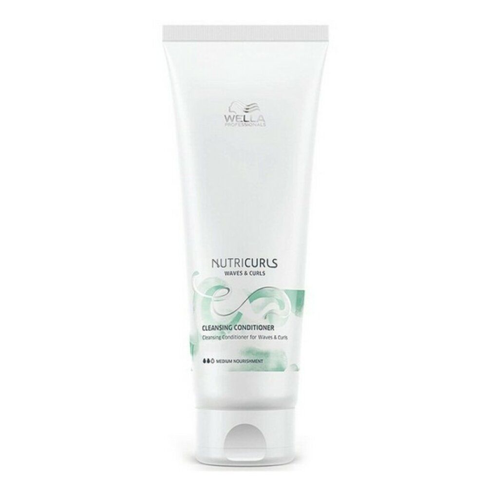 Weiße Tube mit Wella-Logo und Nutricurls-Schriftzug. Enthält Cleansing Conditioner für Wellen & Locken.