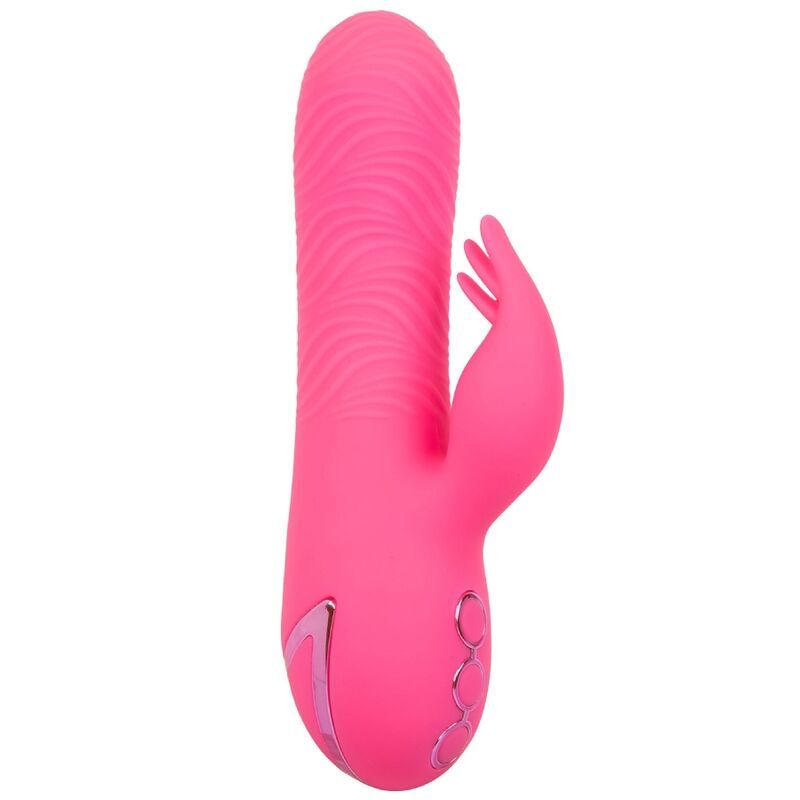 Pinkfarbener Vibrator mit geriffelter Oberfläche und Hasenohren. Seitliche Ansicht.