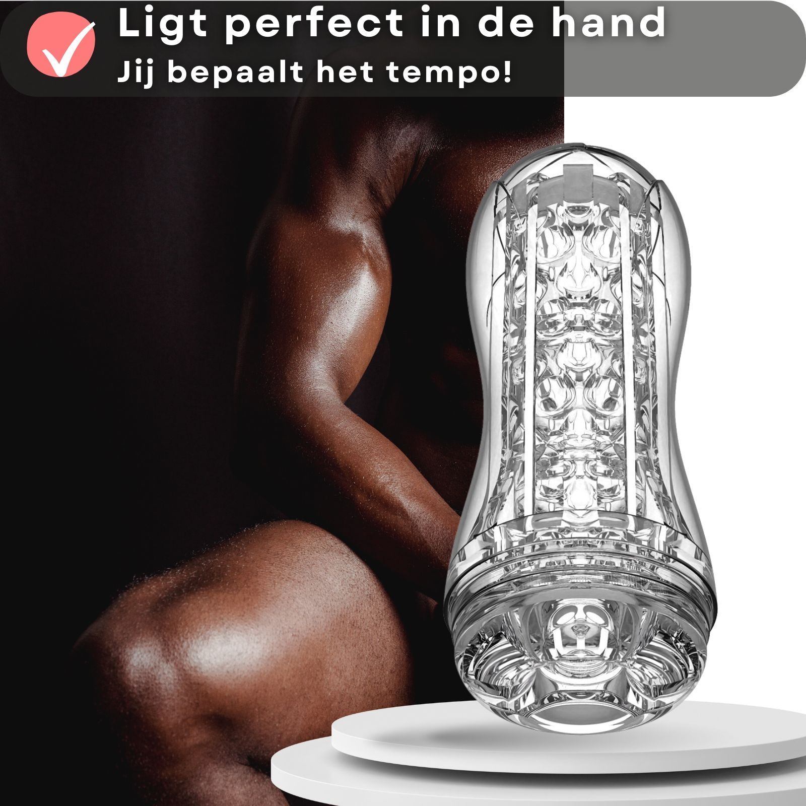 Masturbator. Ligt perfect in de hand. Man op de achtergrond. Product op voetstuk.