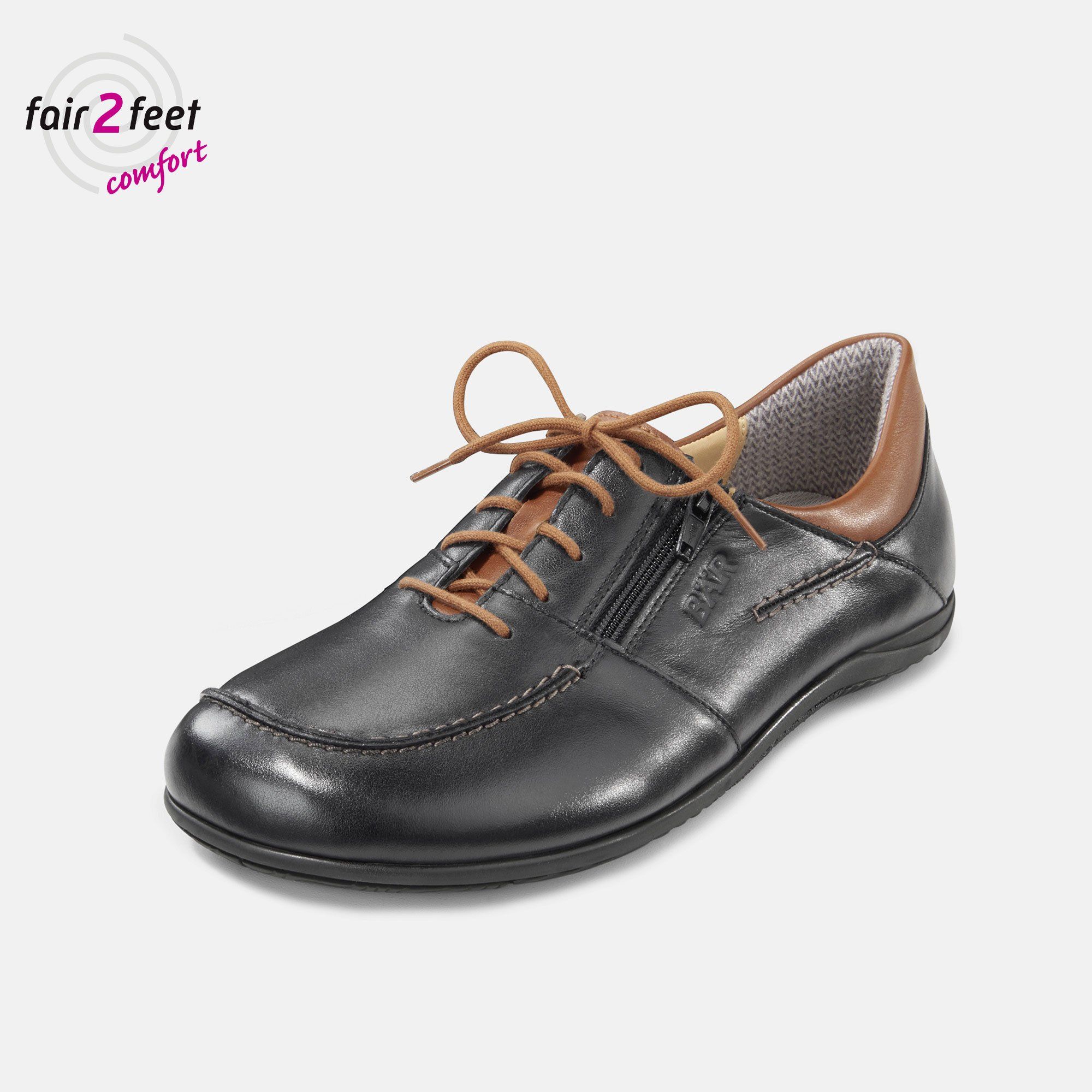 Schwarzer Lederschuh mit braunen Akzenten und Schnürsenkeln. Reißverschluss an der Seite. Logo fair 2 feet comfort.
