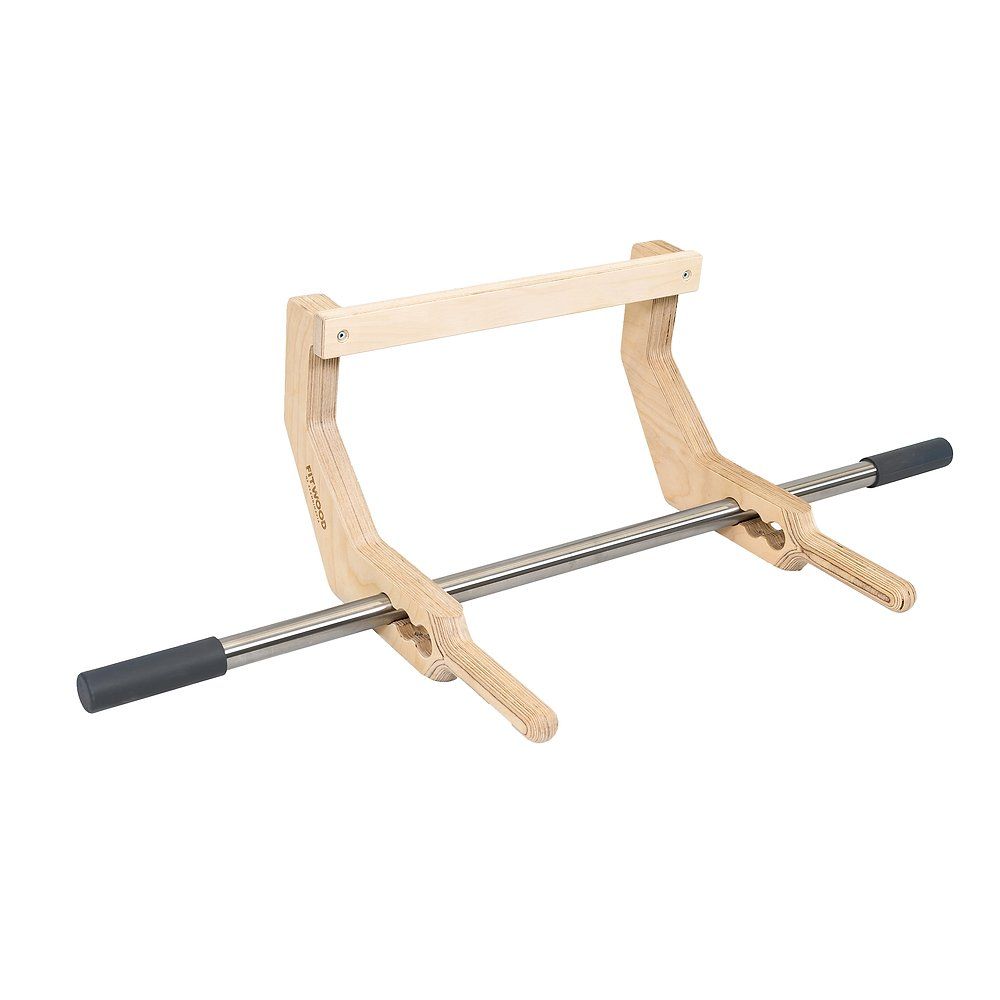Türreck aus Holz und Metall mit grauen Griffen.