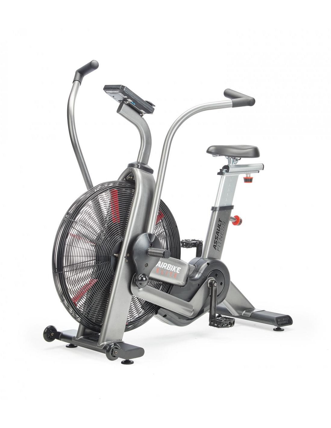Fahrradtrainer mit Lüfterrad. Graue Metallkonstruktion. Schwarzer Sattel und Griffe. Rotes Detail am Rahmen. "AIRBIKE" Schriftzug.