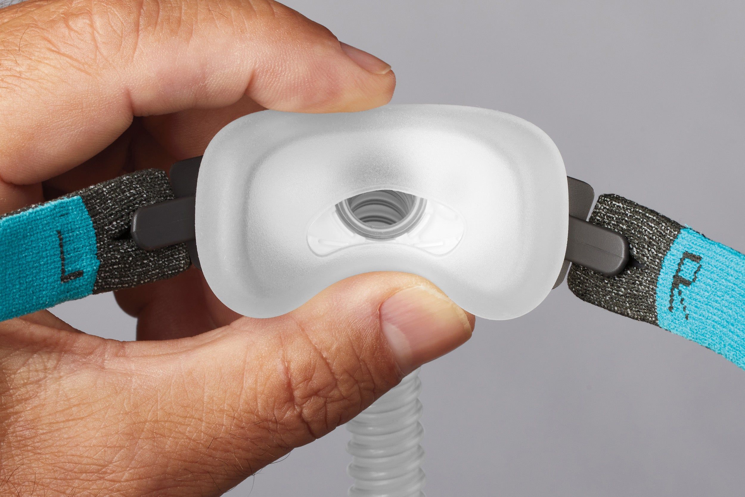 Detailansicht der CPAP-Nasenmaske mit Silikondichtung.