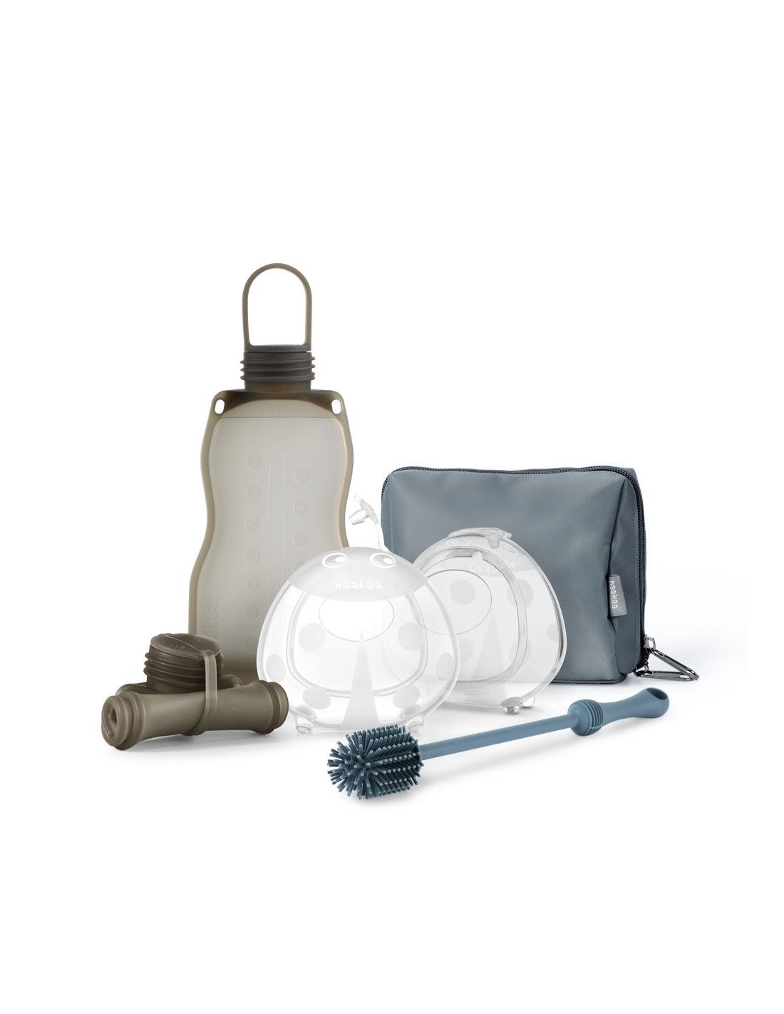 Set mit zwei Pumpen, Flaschen, Reinigungsbürste und Aufbewahrungstasche. Verschiedene Teile in Grau und Transparent.