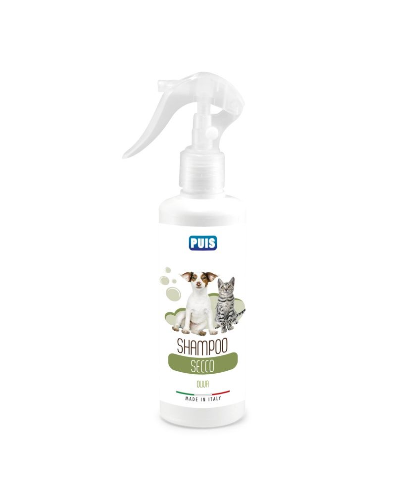 Shampoo secco Puis per cani e gatti, profumo di oliva ipoallergenico. Il flacone spray bianco mostra un'etichetta con un cane e un gatto. Il testo "Shampoo Secco" e "Oliva" sono visibili. Il flacone riporta "Made in Italy".