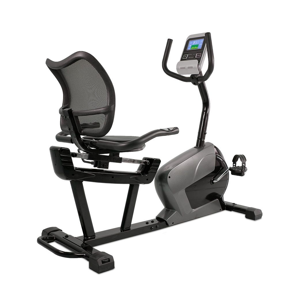 Sitz-Ergometer mit Rückenlehne und Display. Schwarzes Gestell, graue Verkleidung. Mesh-Rückenlehne.