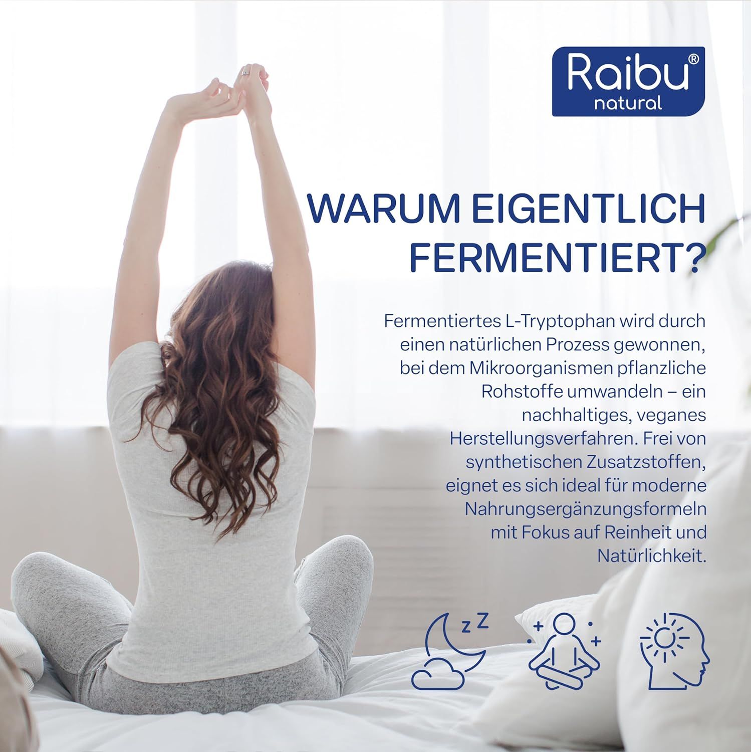 Frau im Bett. Text: Warum eigentlich fermentiert? Text: Fermentiertes L-Tryptophan. Text: Raibu natural.