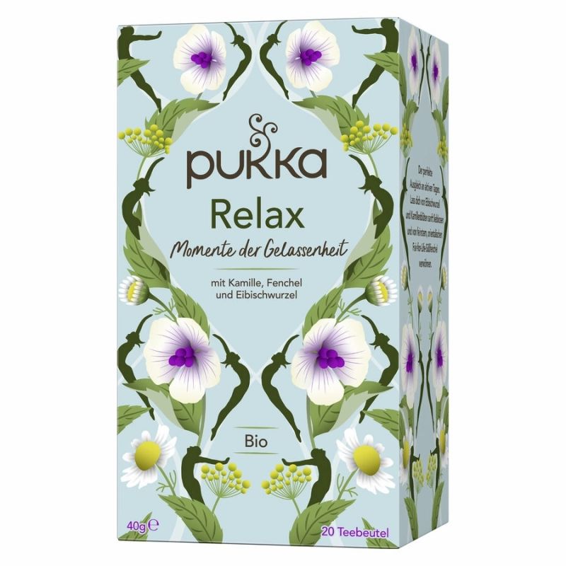Verpackung von Pukka Relax Tee. Hellblauer Hintergrund mit floralem Muster. Text: Relax, Bio, 20 Teebeutel.