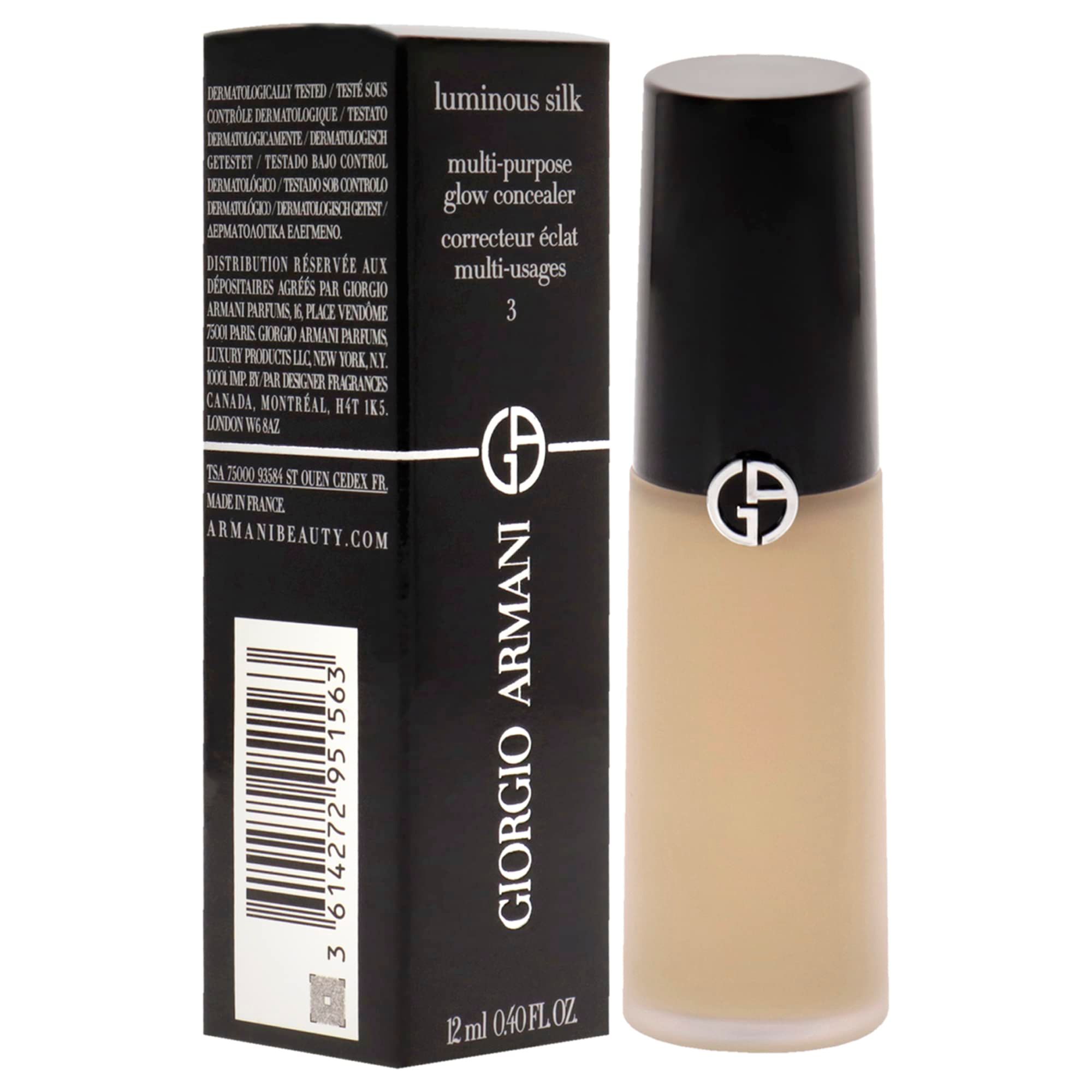 Beige Concealer mit schwarzem Deckel und Verpackung. Giorgio Armani Logo und Produktbezeichnung auf der Verpackung.
