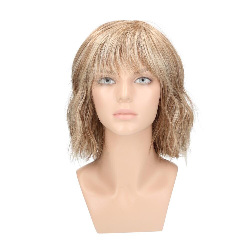 Perücke Miri von trendhair, blond gewellt, auf einem Schaufensterkopf. Frontansicht.