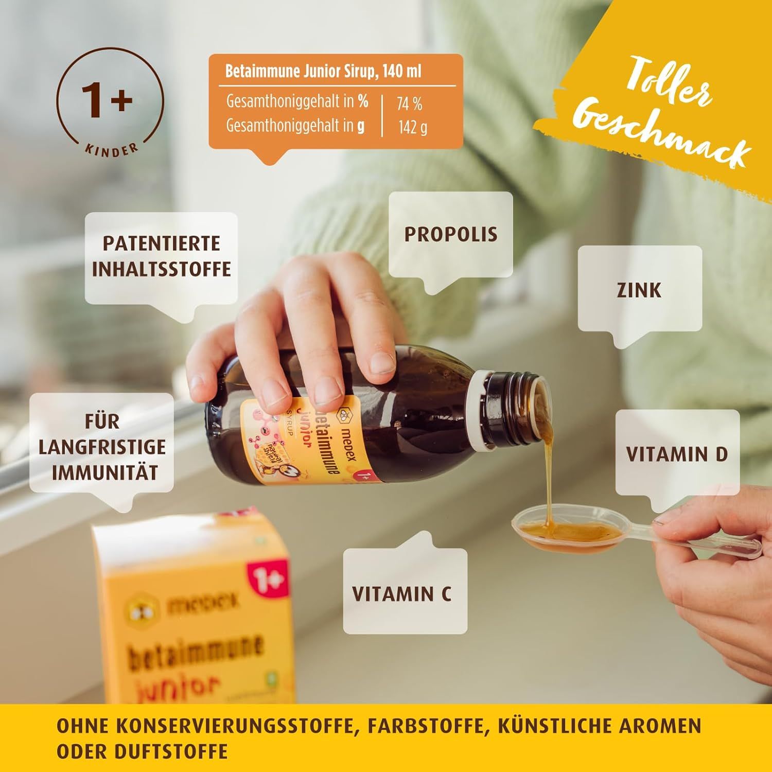 Hand gießt Medex BetaImmune Junior Sirup in einen Löffel. Auf dem Etikett: 1+ Kinder. Text: Propolis, Zink, Vitamin D, Vitamin C, patentierte Inhaltsstoffe.