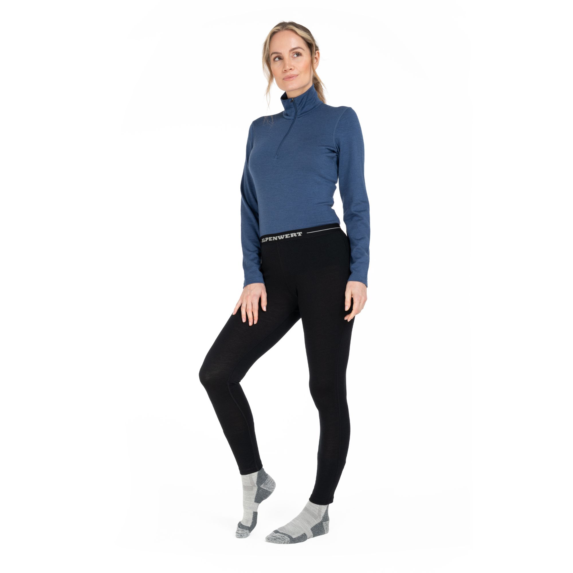 Frau im Profil trägt schwarze Damen-Leggings aus 100% Merinowolle.