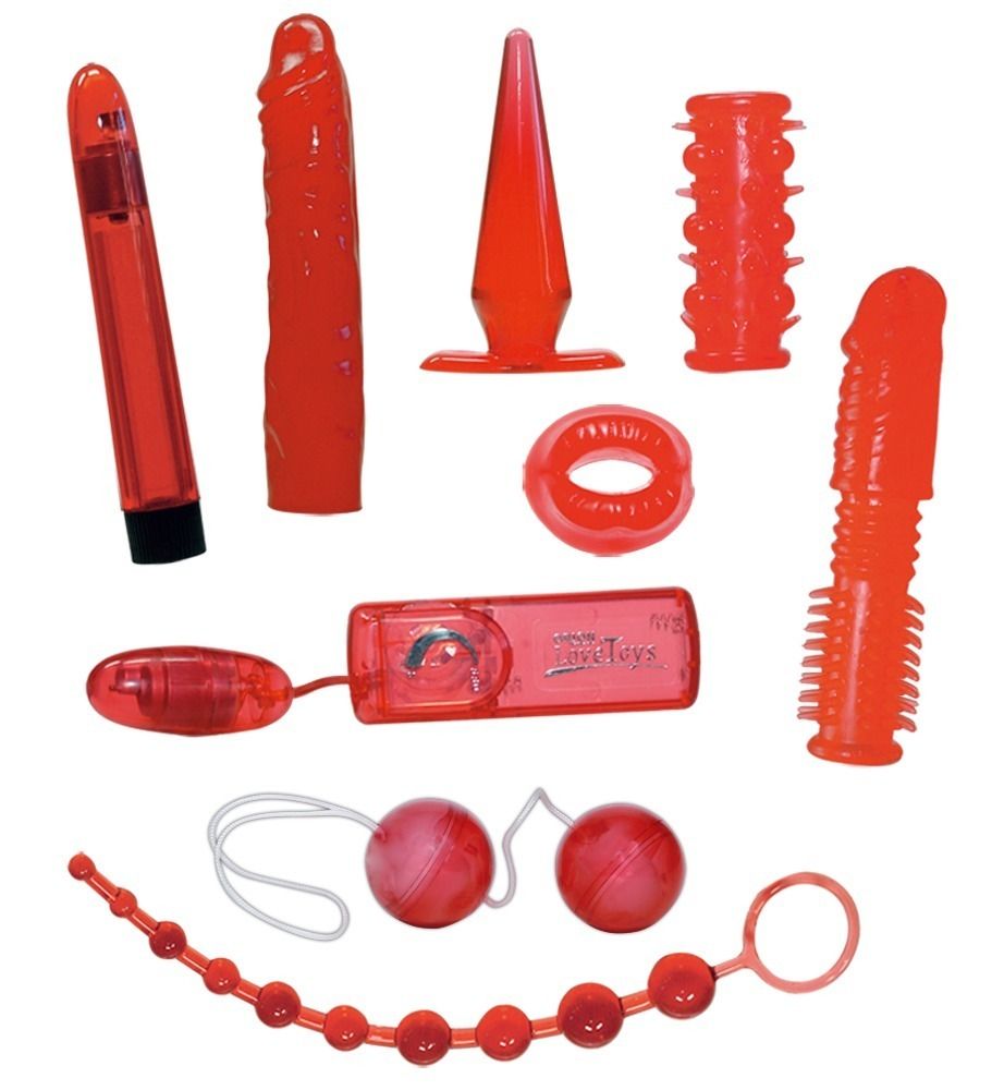 Rotes Set mit verschiedenen erotischen Hilfsmitteln, darunter Vibratoren und Kugeln.