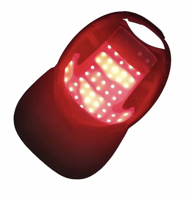 Rote LED-Kappe für intensive Haarpflege, von innen beleuchtet.