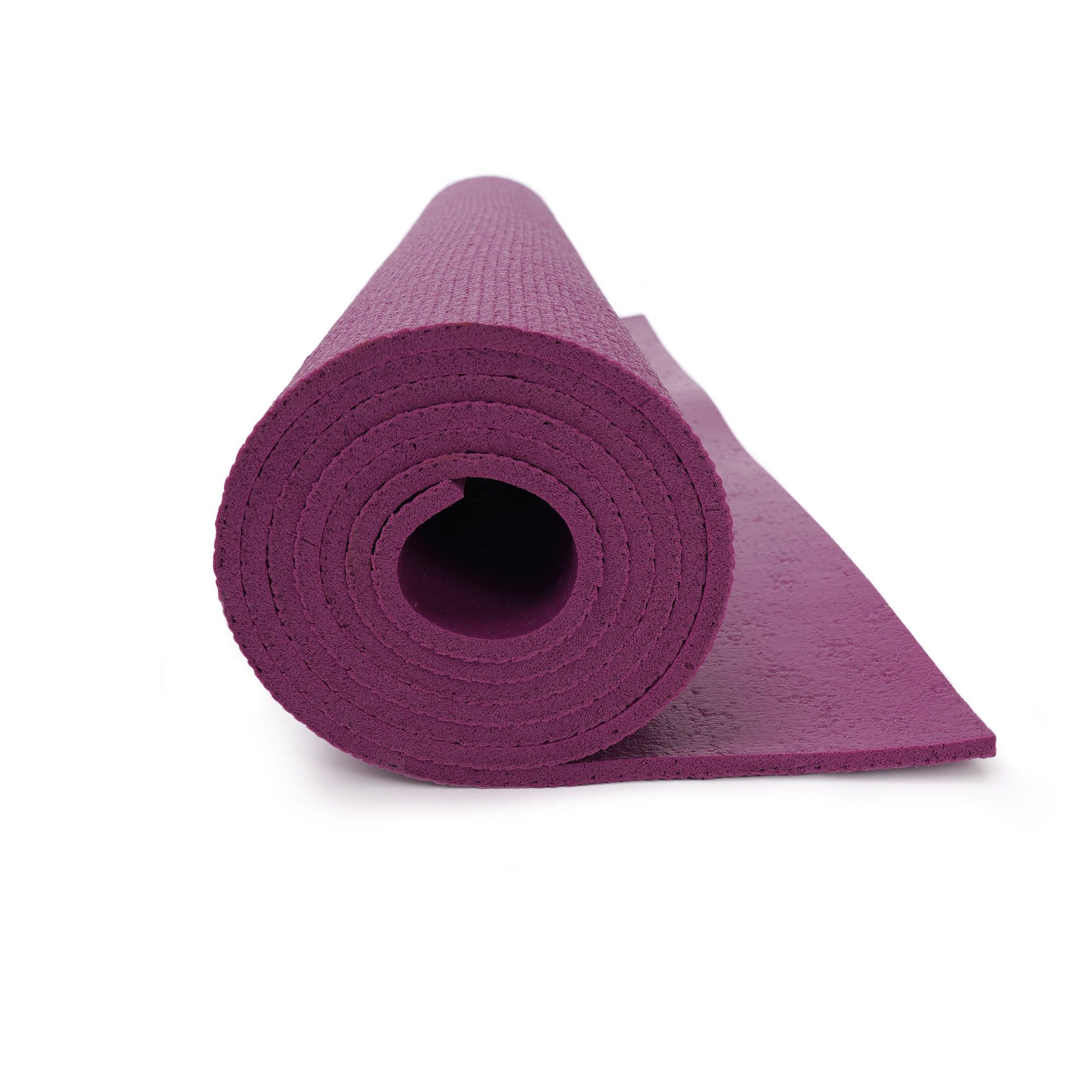Geprüfte Yogamatte in Pflaumenlila, teilweise aufgerollt. Bietet eine rutschfeste Oberfläche.
