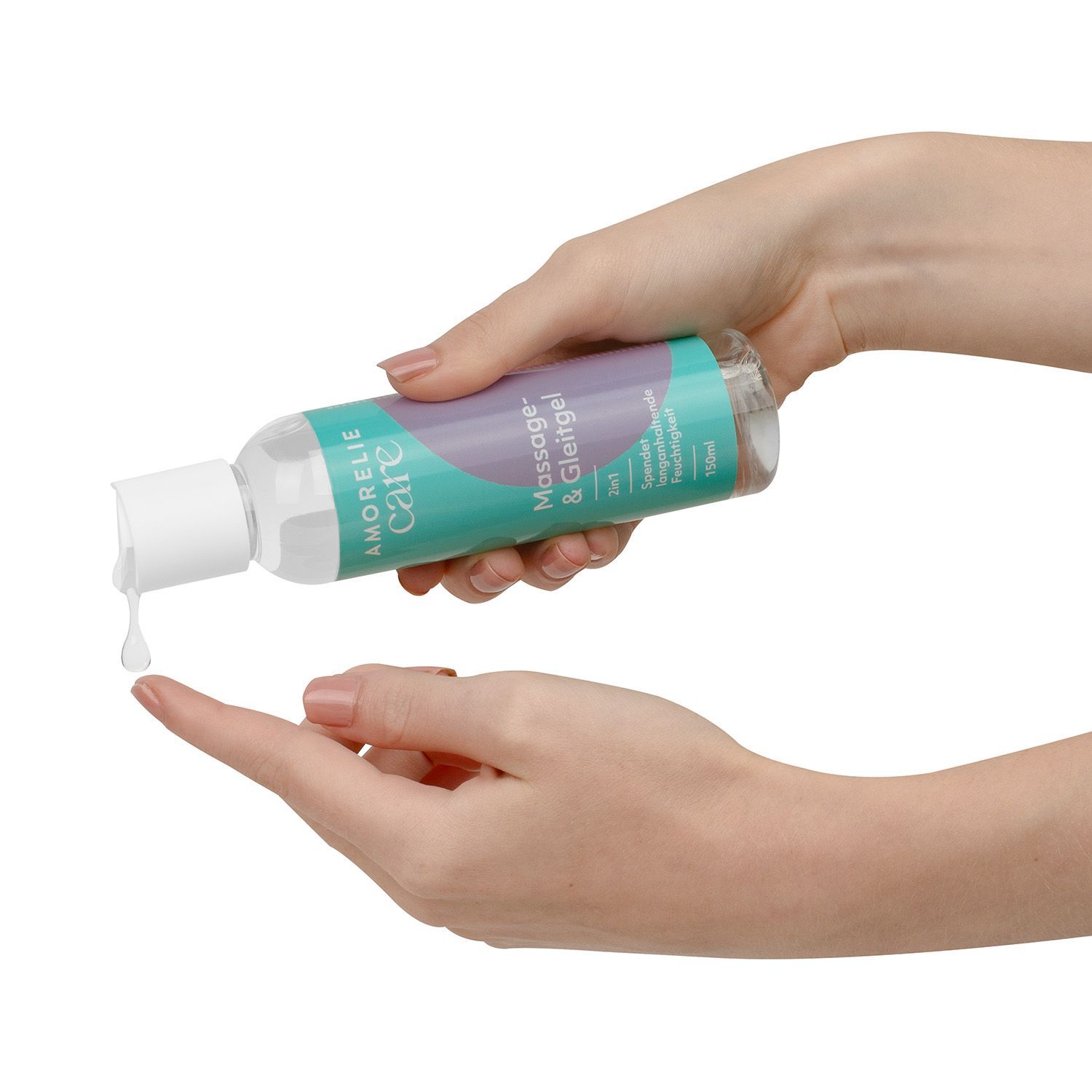 Mains tenant un flacon transparent. Gel coule sur un doigt. Inscription : AMORELIE care, Gel de massage & lubrifiant 2en1.