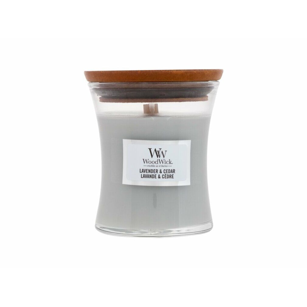 Graue Kerze mit Holzdeckel. Glasbehälter mit Holzdocht. Etikett "WoodWick Lavender & Cèdre".