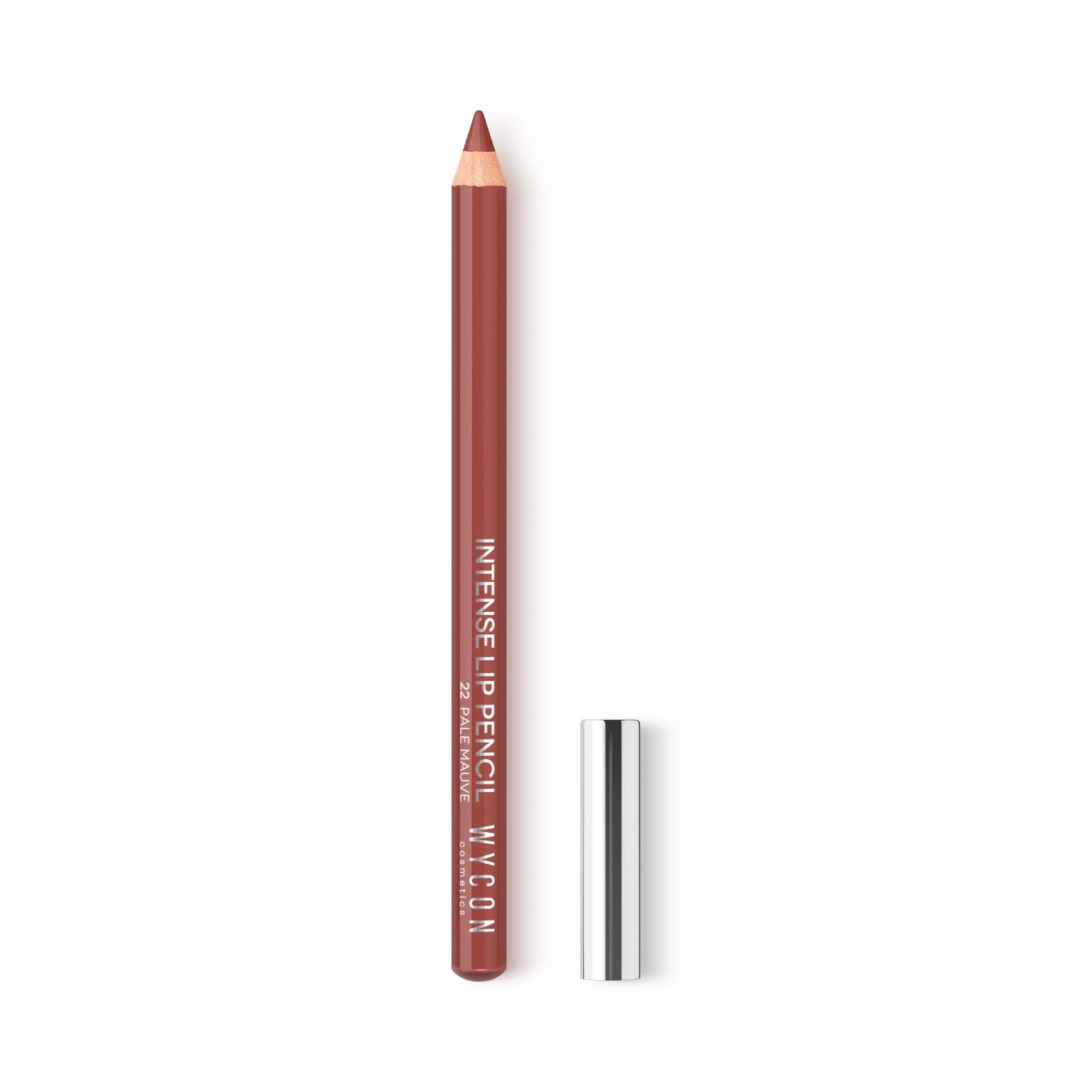 La matita labbra intensa WYCON Cosmetics 22 Pale Mauve è una matita labbra color malva chiaro. La matita è cilindrica e ha una punta. La matita è contrassegnata con il nome del marchio e le informazioni sul prodotto. Viene fornita con un cappuccio argentato.