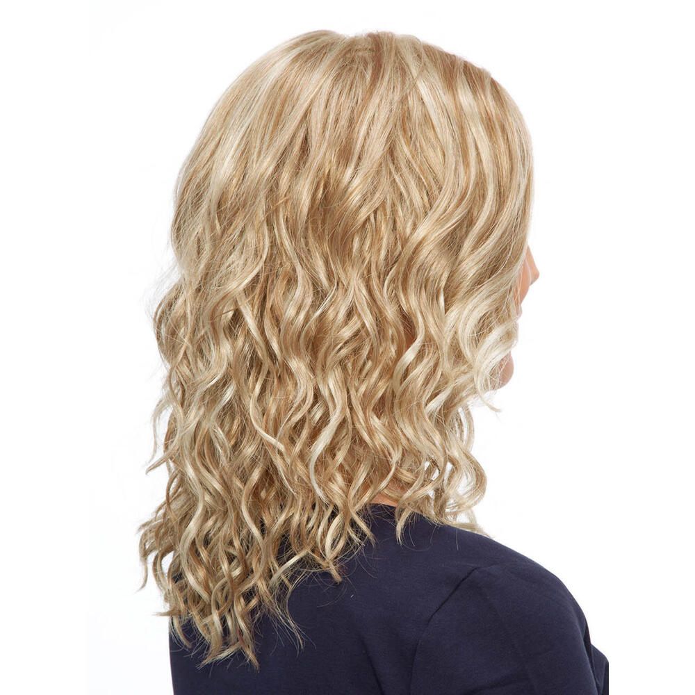 Blond gewellte Perücke. Seitenansicht. Mittellange, blonde Haare mit Wellen.
