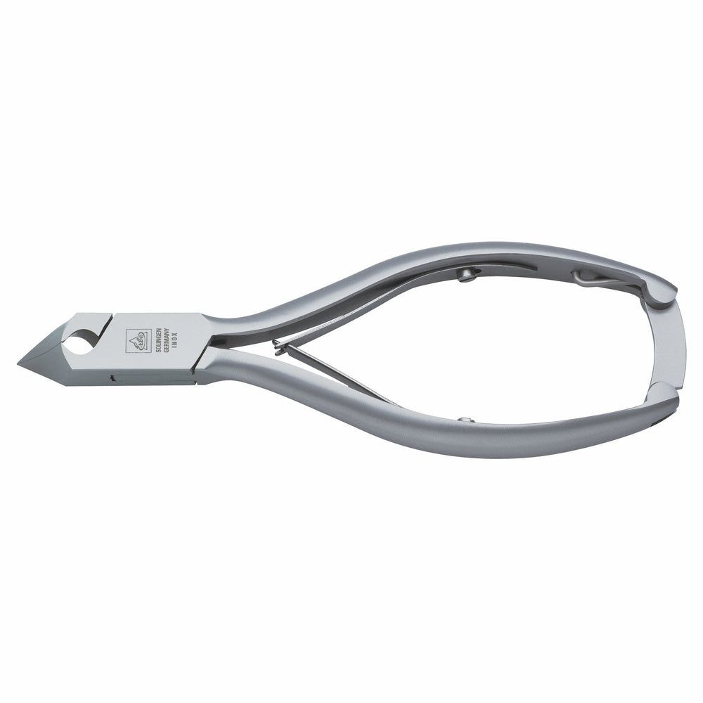 Nagelzange aus Edelstahl. Silberfarben, ergonomische Form. Mit Logo und Prägung.