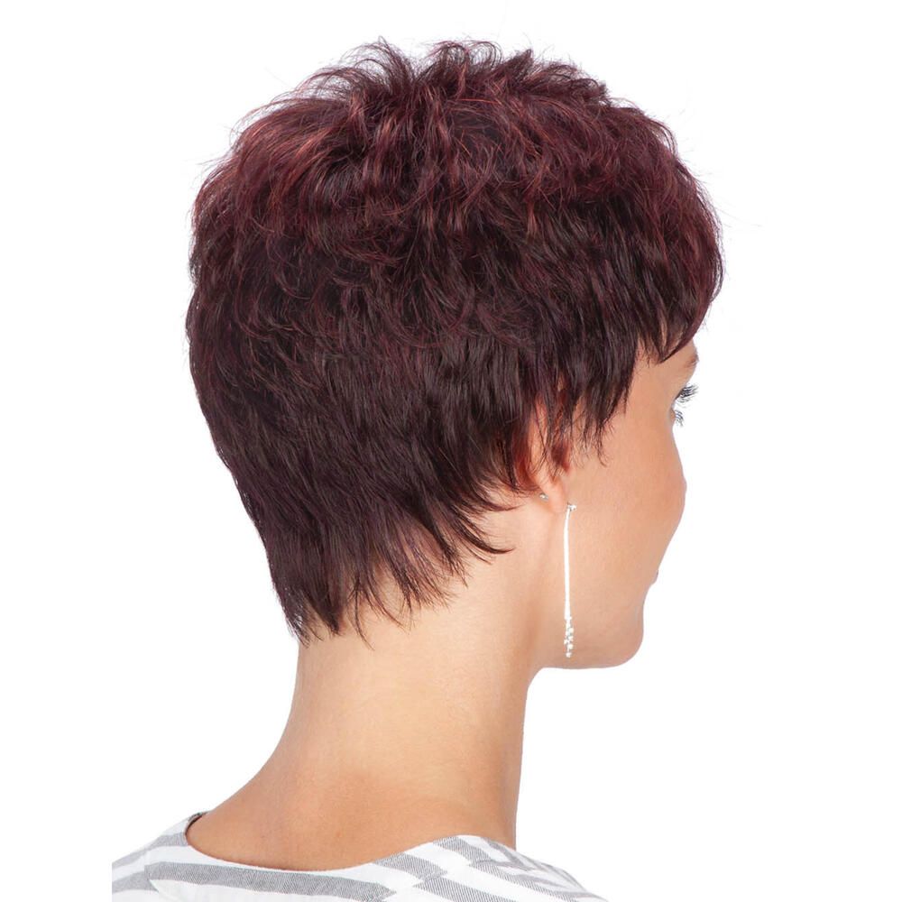 Burgunderrote Kurzhaarperücke. Rückansicht einer Frau mit Perücke. Gestreiftes Oberteil.