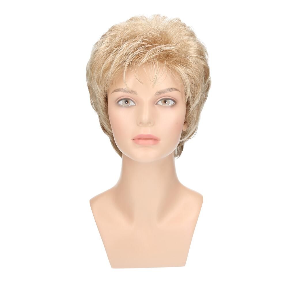 Perücke Peggy von Lofty, blond, auf einem Schaufensterkopf. Kurzer, gestufter Schnitt.