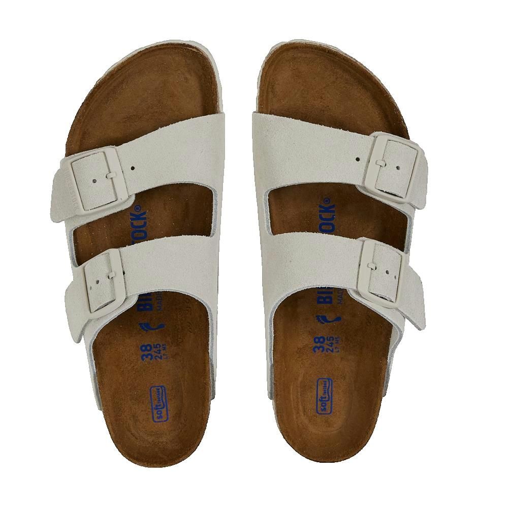 Due sandali con due cinturini e fibbie. Plantare in sughero. Beige chiaro. Birkenstock. Taglia 38.