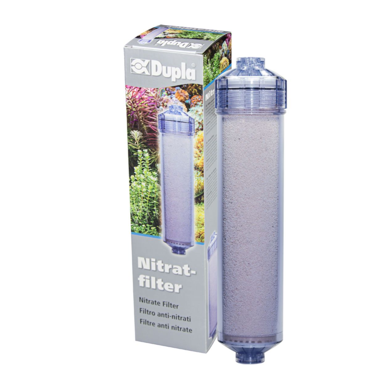 Filter und Verpackung. Aufschrift "Dupla Nitratfilter". Filter zylindrisch, transparent, gefüllt mit kleinen Kugeln. Verpackung mit Pflanzen.