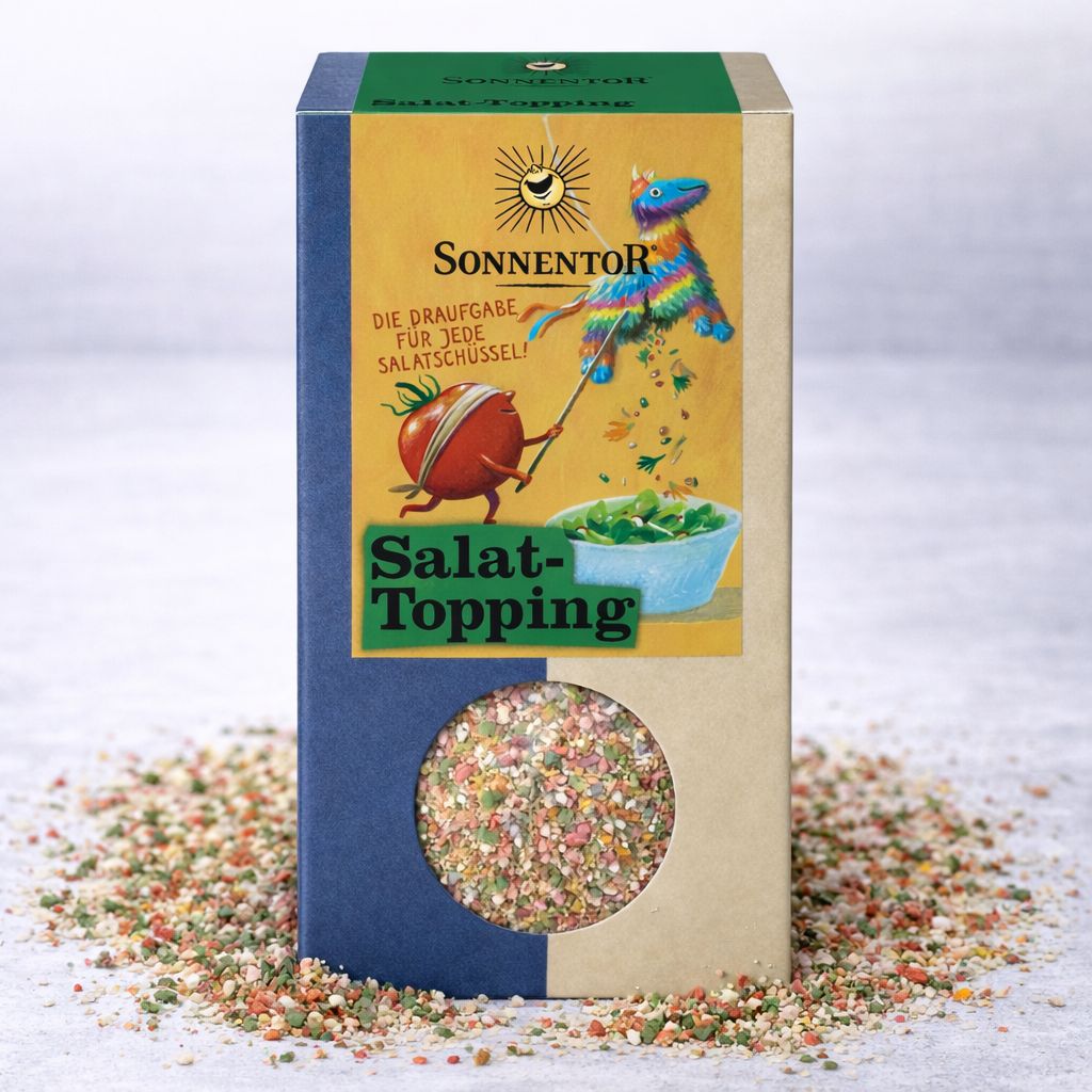 Sonnentörr Salat-Topping auf einer Oberfläche verstreut, neben der Originalverpackung.