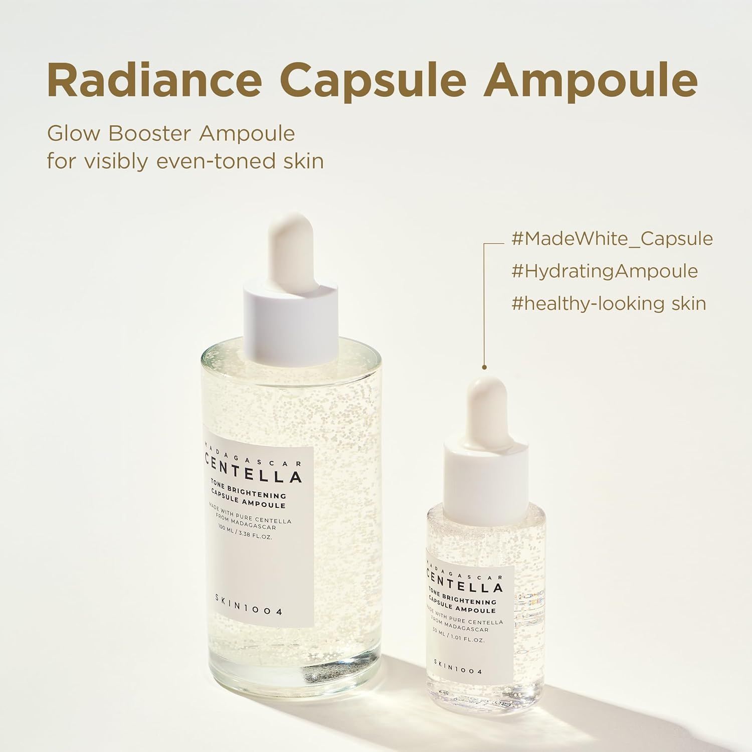 Zwei Ampullen mit Pipetten. Eine große und eine kleine. Text: Tone Brightening Capsule Ampoule. SKIN1004. Hintergrund: hell.