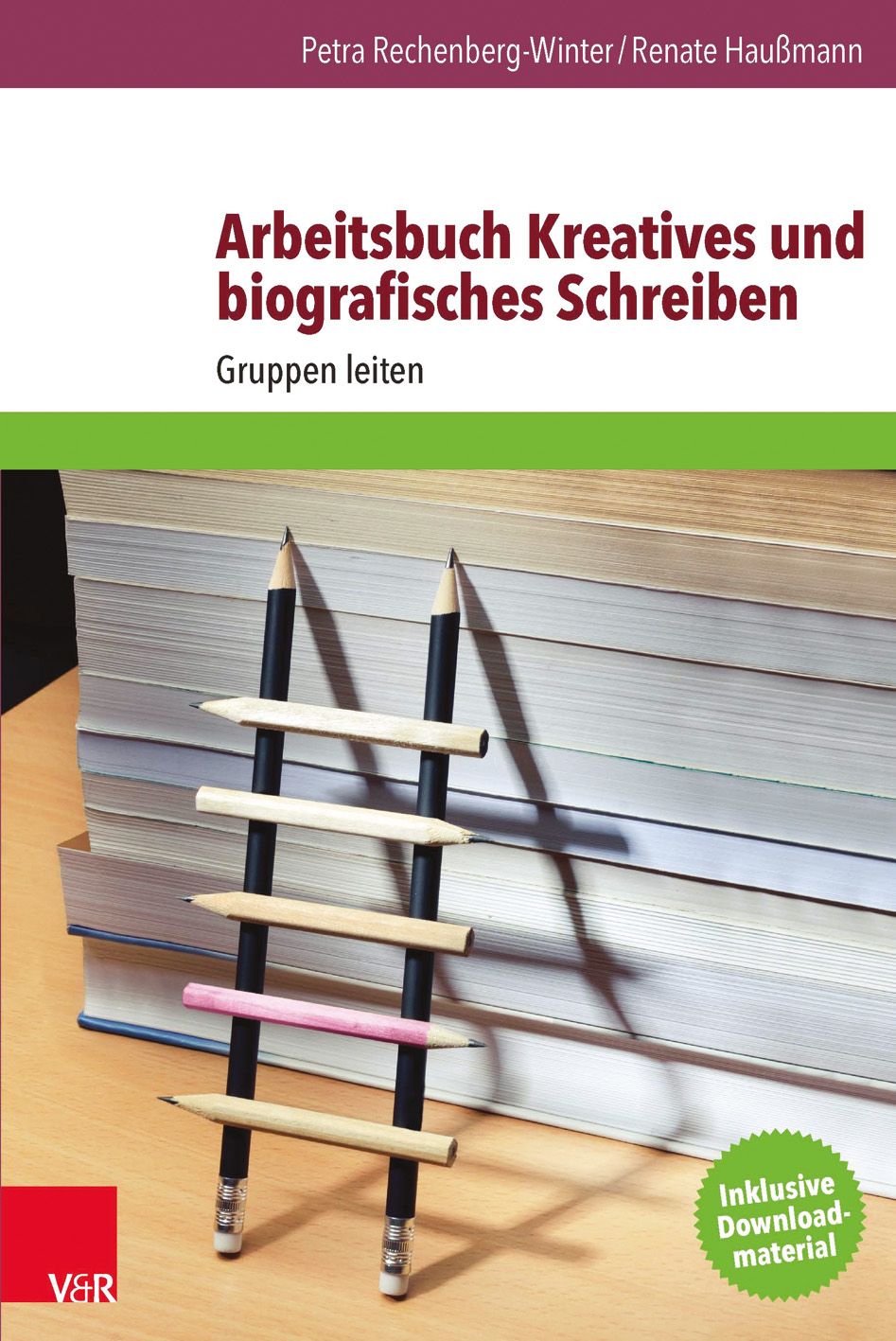 Buchcover: Arbeitsbuch Kreatives und biografisches Schreiben. Titel, Autorennamen, Bleistift-Leiter-Illustration, Stapel Bücher im Hintergrund.