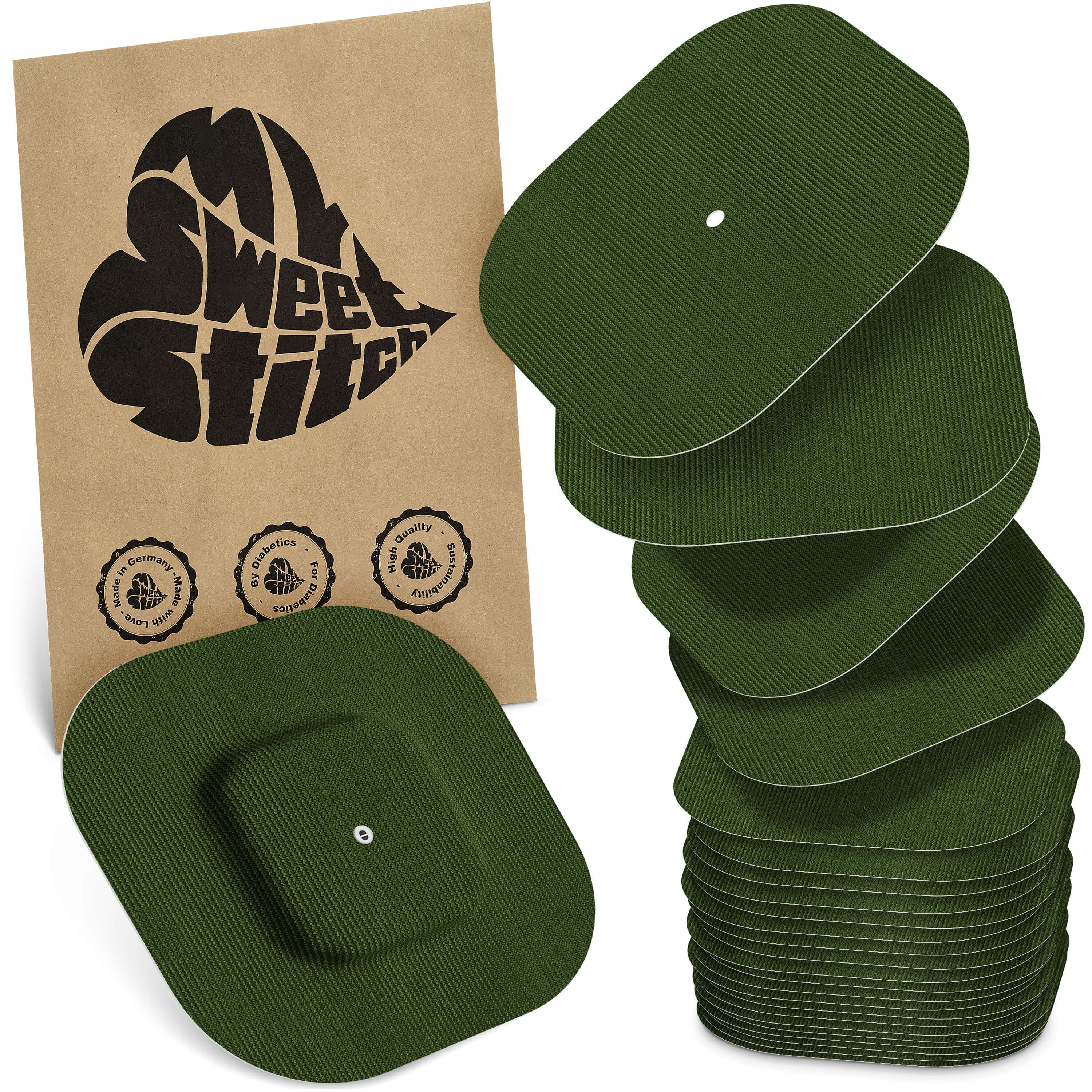 Braune Papiertüte mit Logo. Grüne, rechteckige Pflaster mit abgerundeten Ecken. Einige Pflaster sind gestapelt.