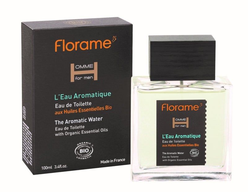 Eine Flasche und eine Schachtel. Auf der Flasche und der Schachtel steht "Florame L'Eau Aromatique Homme Eau de Toilette".