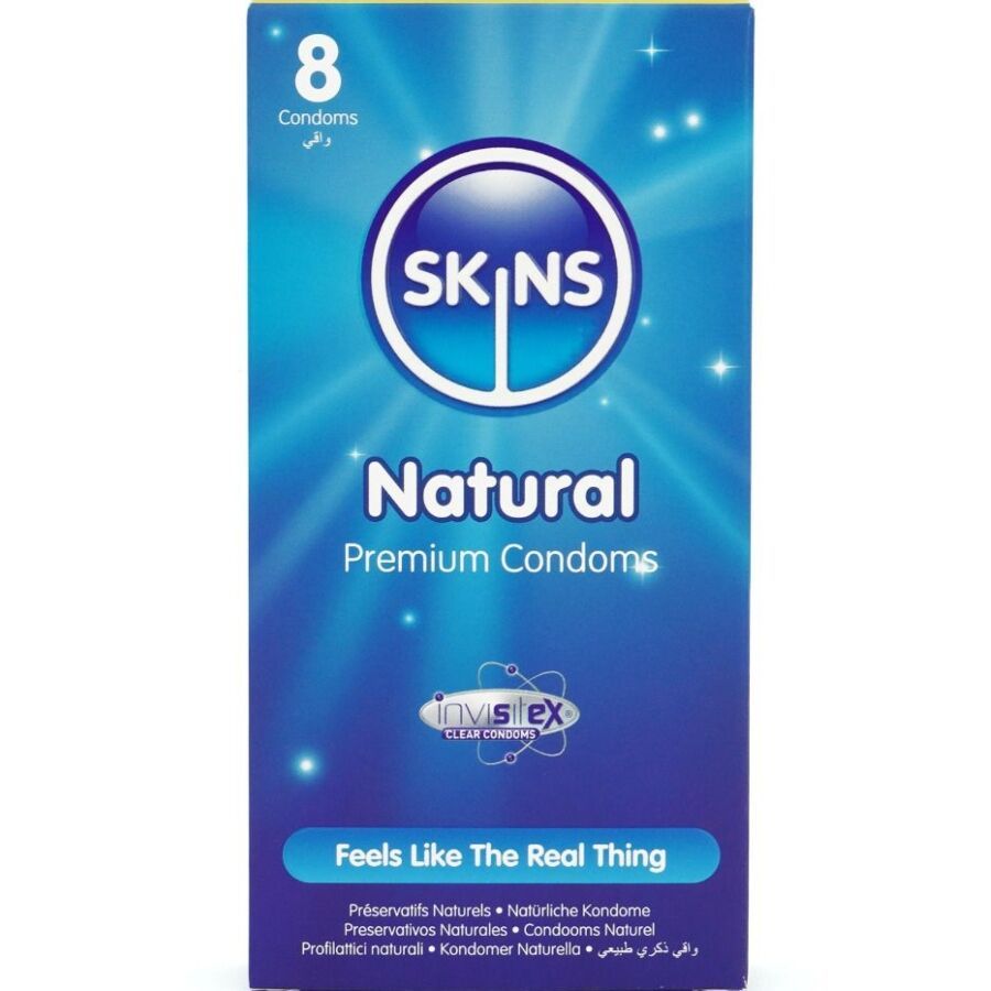 Blaue Schachtel mit SKINS Natural Kondomen. Enthält 8 Kondome. Text: Premium Kondome, Invisitex, Fühlt sich wie echt an.
