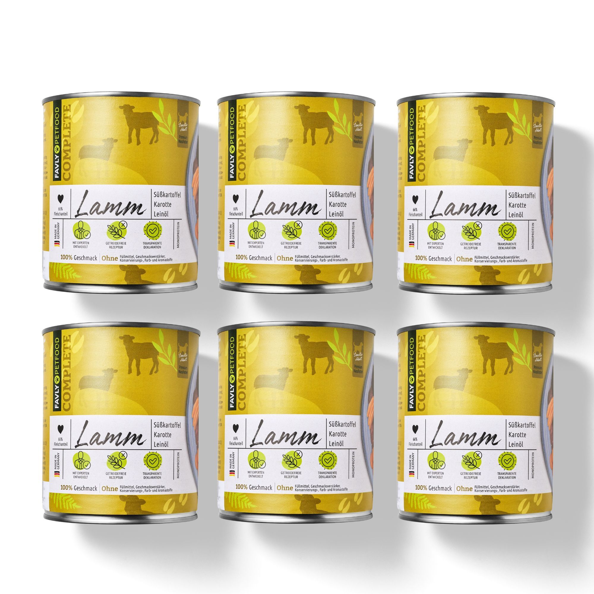 Sechs Dosen Lamm-Hundefutter. Aufschrift: Lamm, Süßkartoffel, Karotte, Leinöl. Logo: Favly Petfood Complete. Mit Qualitätszeichen.