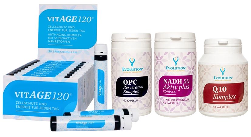 Packung und Flaschen mit Nahrungsergänzungsmitteln. Beschriftungen: VitAge120, Evolution, OPC, NADH 20 Aktiv plus, Q10 Komplex. Verschiedene Farben und Formen.