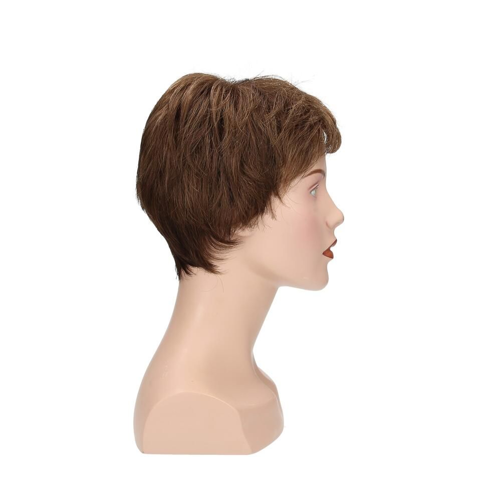 Perücke Lima von degenhardt auf Büste. Kurze, braune Haare. Seitenansicht, Blickrichtung rechts.