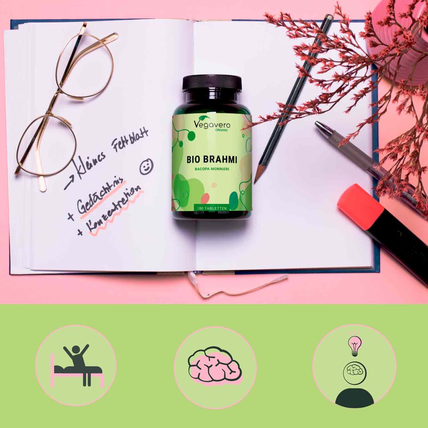 Flasche BIO BRAHMI auf einem Notizbuch. Brille, Stift und Textmarker daneben. Illustrationen von Gehirn und Konzentration.