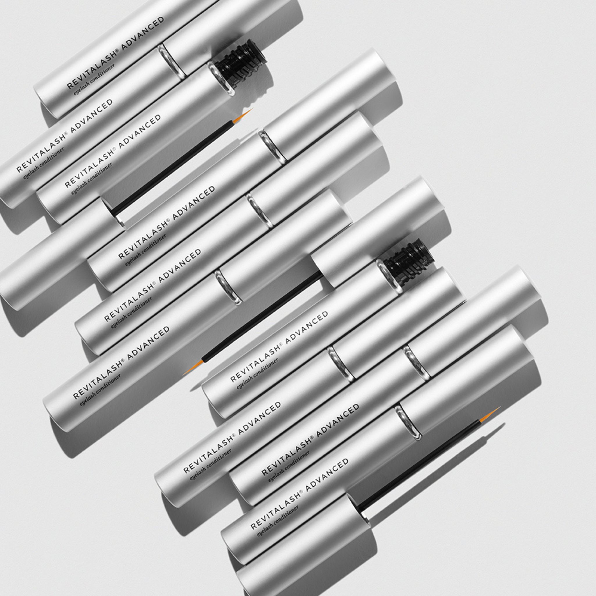 Mehrere RevitaLash® Advanced Eyelash Conditioner.