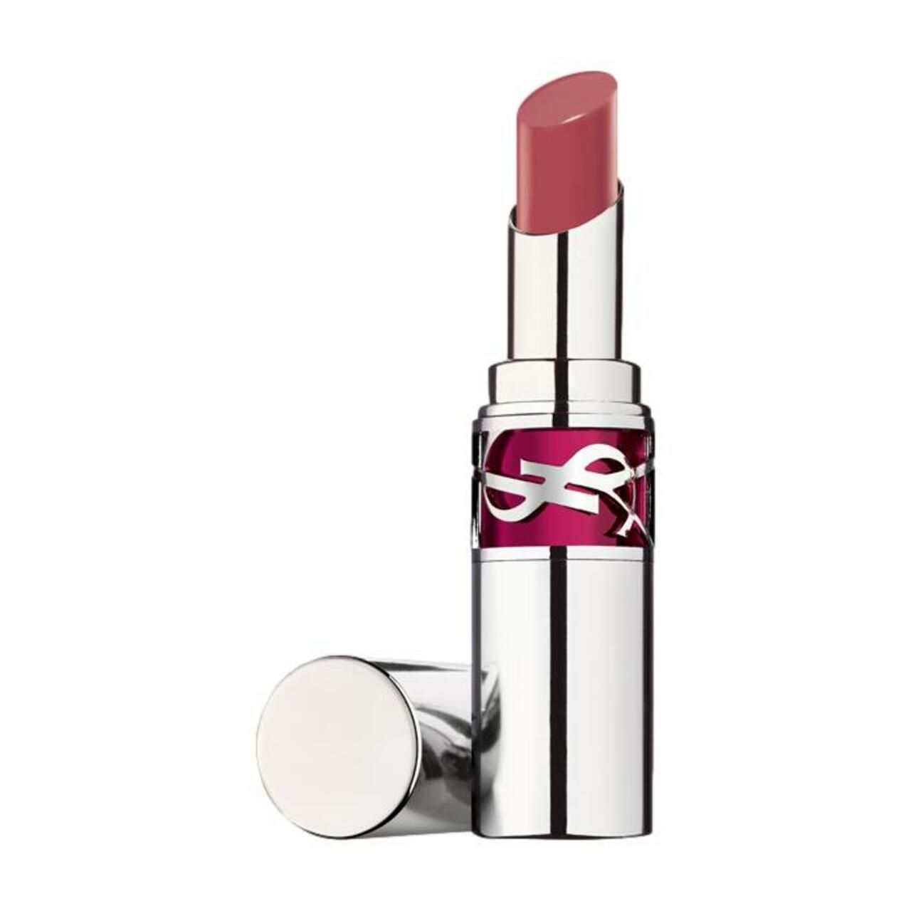 YSL-Lippenstift in silberner Hülse mit rosa Akzenten. Der Lippenstift ist geöffnet, die Kappe liegt daneben. Auf weißem Hintergrund.