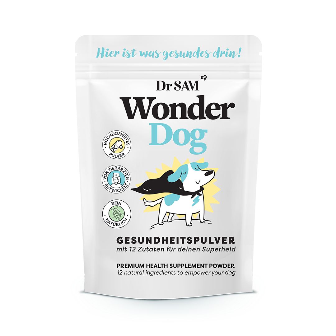 Beutel mit "Dr. SAM WonderDog"-Pulver. Aufschrift: Gesundheitspulver mit 12 Zutaten. Illustration eines Hundes mit Umhang.