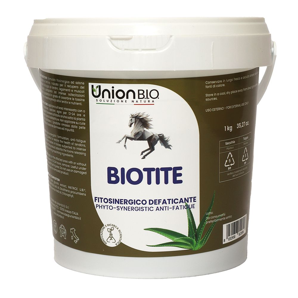 Weißer Eimer mit Aufschrift Union BIO Biotite. Enthält ein Produkt mit der Bezeichnung „Fitosinergico Defaticante“.