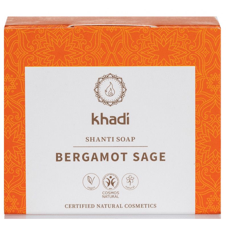 Verpackung mit Produktinformationen. Marke: Khadi. Bezeichnung: Shanti Soap Bergamot Sage. Zertifizierte Naturkosmetik. Vegan.