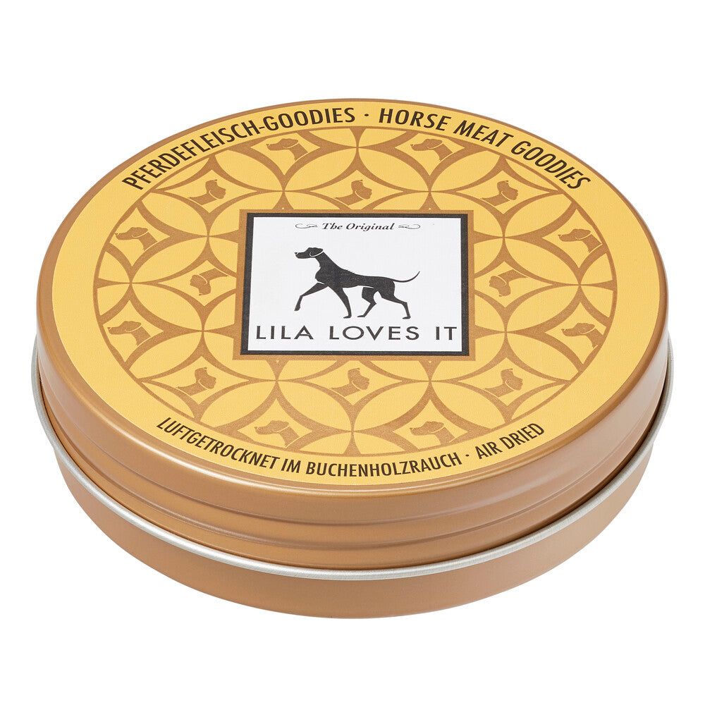 Runde Dose mit Aufschrift 'Pferdefleisch-Goodies'. Logo mit Hund. Text: 'LILA LOVES IT'. Deckel mit Muster. Braune Farbe.