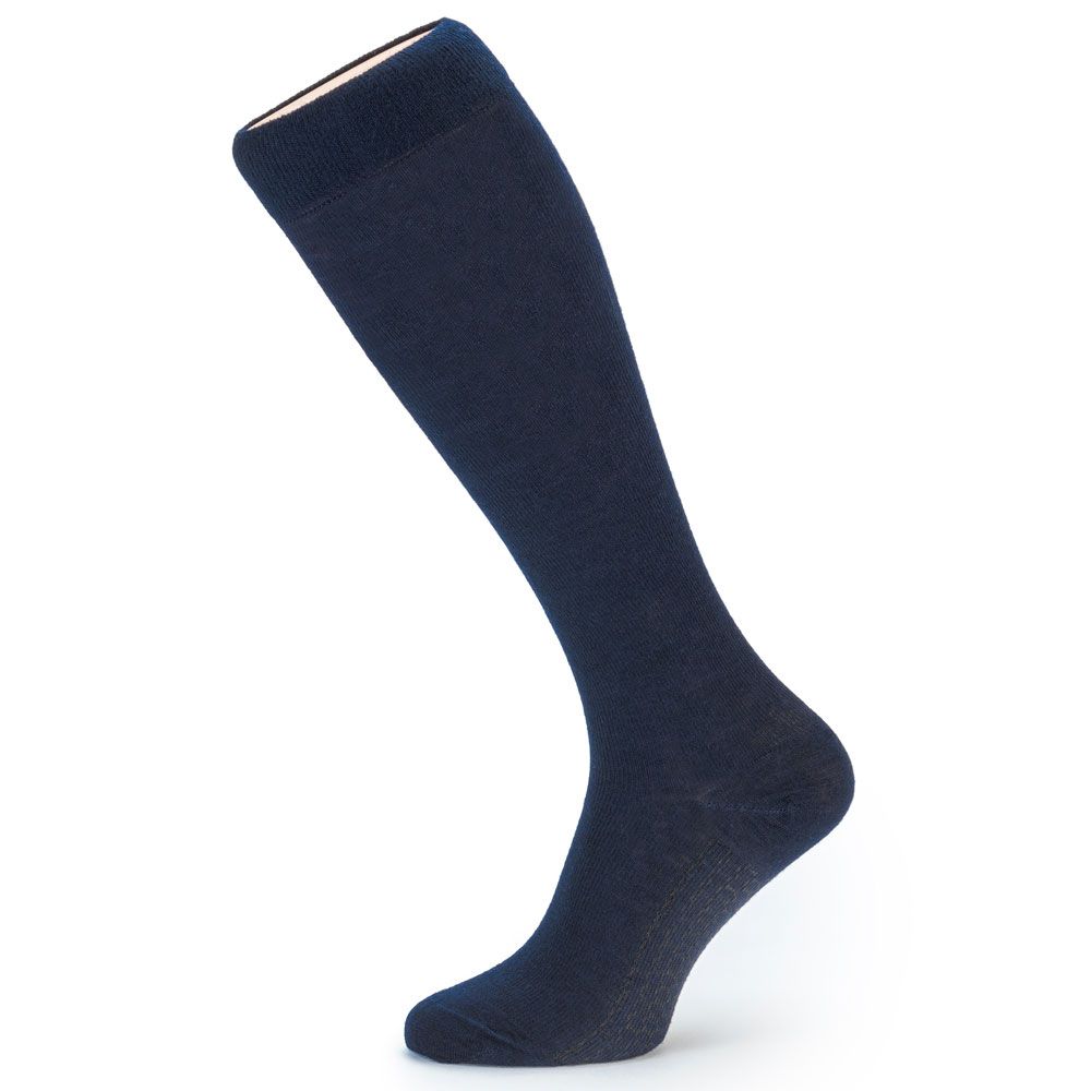 Kniestrümpfe, dunkelblau. Material: Stoff. Blick von der Seite, auf weißem Hintergrund.