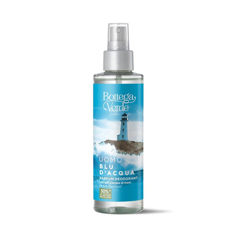 Bottega Verde UOMO Blu d'Acqua Parfum Deodorant. Flacone trasparente con vaporizzatore. L'etichetta mostra un faro su sfondo blu. Il testo include 'UOMO', 'Blu d'Acqua', 'Parfum Deodorant' e 'con sali d'acqua di mare'.