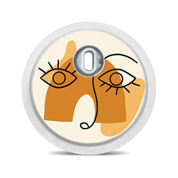 Runder Aufkleber mit abstraktem Gesicht in Beige und Orange. Mit silbernem Mittelteil.