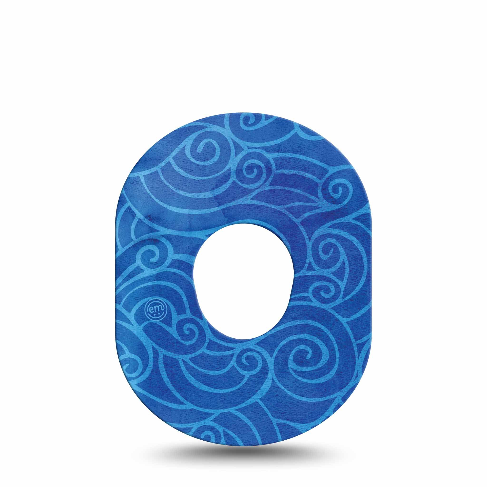 Blaues, ringförmiges Pflaster mit Wirbelmuster. Mittig Loch. Kleines Logo.