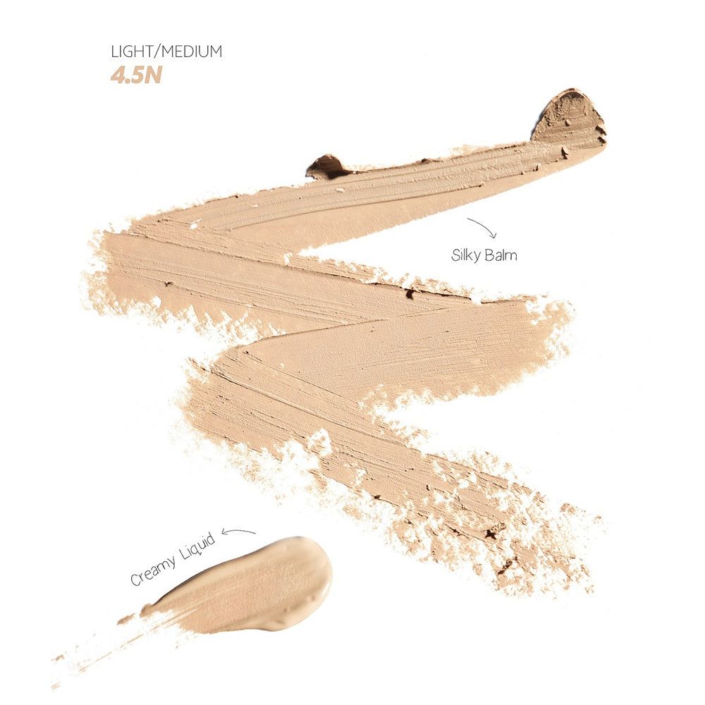 Helle bis mittlere Foundation, Farbton 4.5N, als cremige Flüssigkeit und seidiger Balsam aufgetragen.